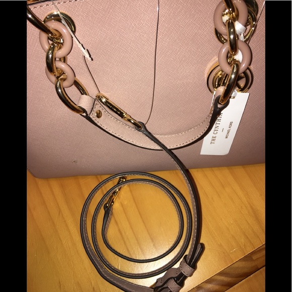 ⭐️HOST PICK⭐️ NWT 💯% Authentic Michael Kors medium Cynthia satchel - Picture 6 of 15